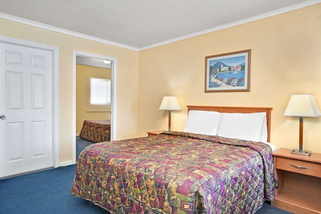 Knights Inn Santa Cruz Quarto foto
